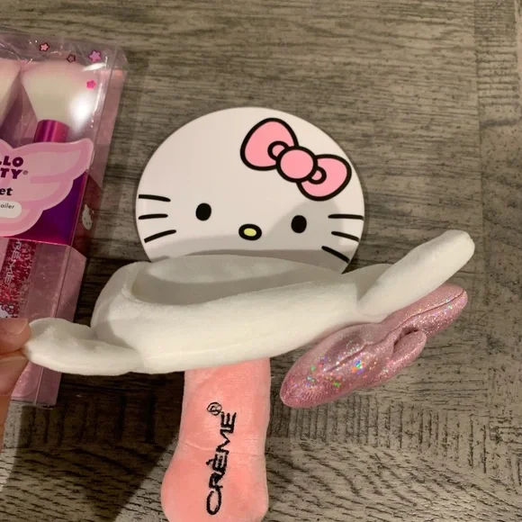 Hello Kitty Makeup Brush Set, Mirror and Headband - Pink - Picture 3 of 3